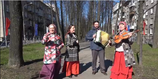 Поздравление с Днем Победы от семейного фольклорного ансамбля "Золотая веточка"