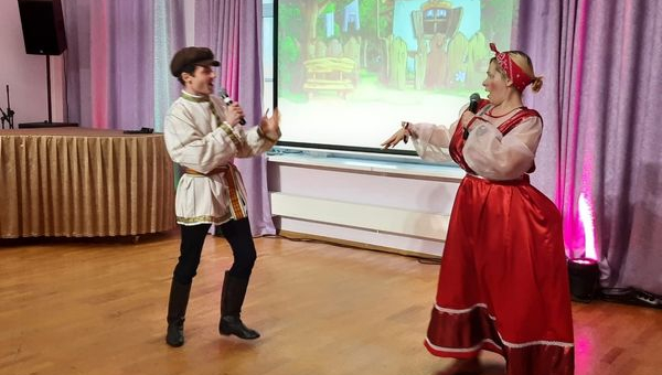 Развлекательная программа «На музыкальной волне»