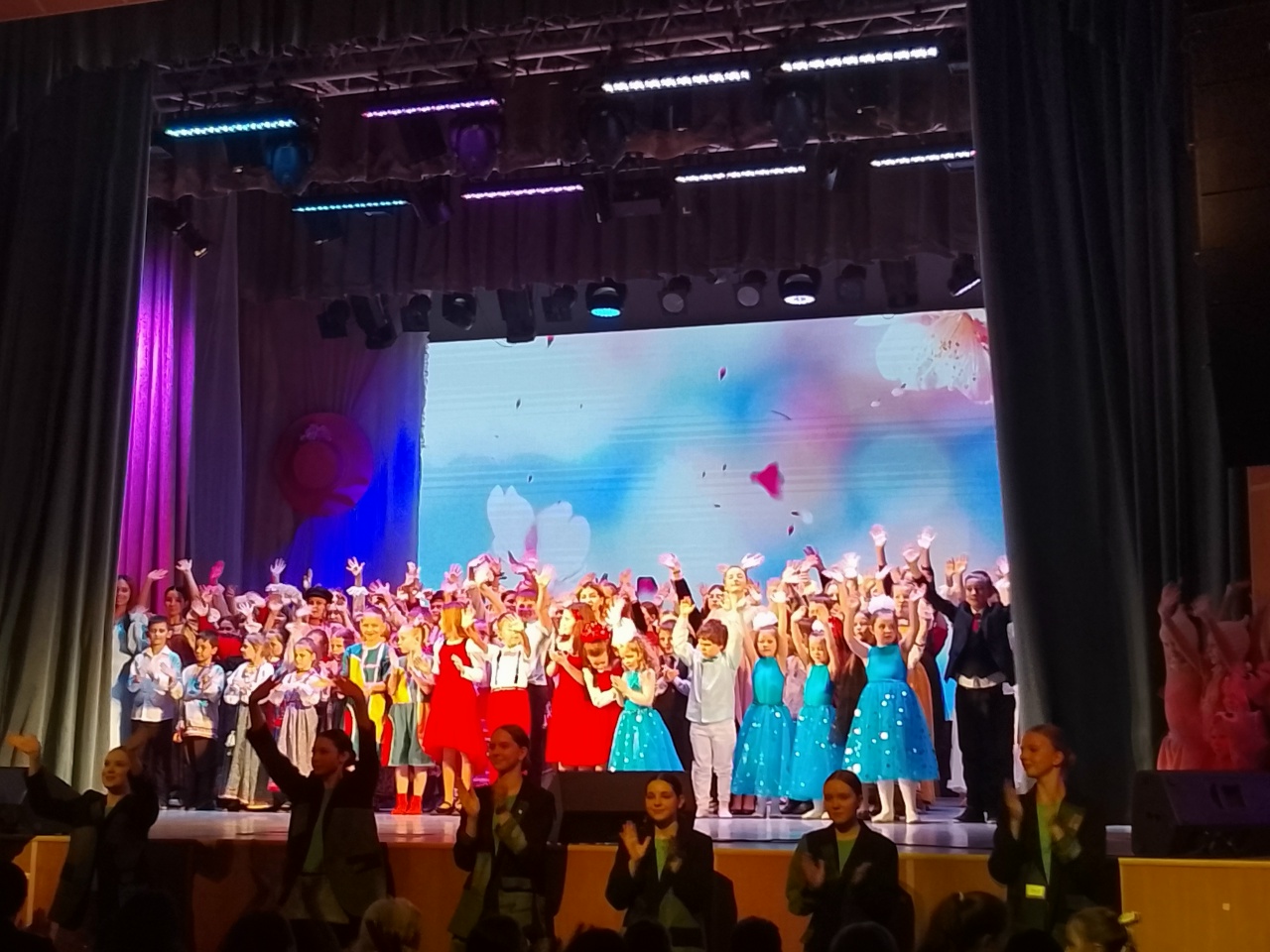 Концерт, посвященный Международному женскому дню 