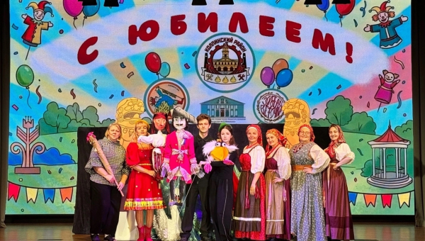 Спектакль «Два Петра в Петровском граде» на выставке достижений Колпинского района